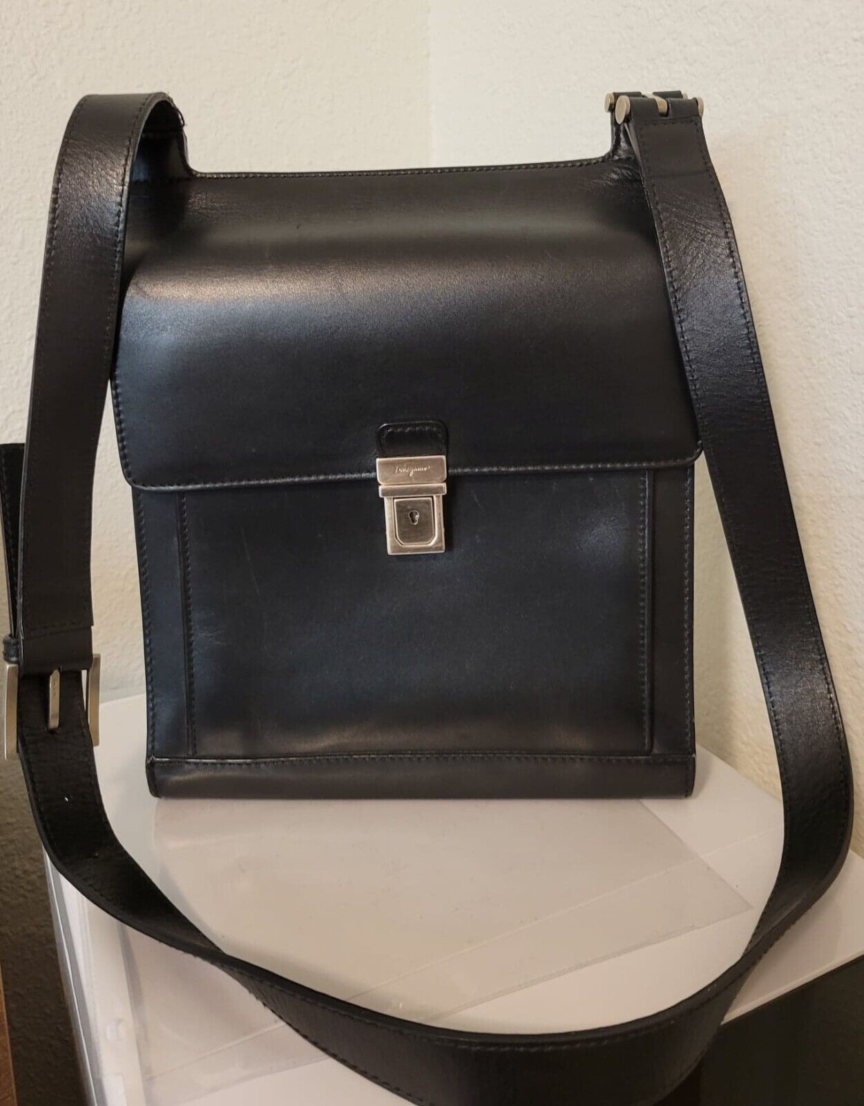 Vintage Salvatore Ferragamo Men's Black Crossbody Envelope Vintage Salvatore Ferragamo Men's Black Crossbody Envelope