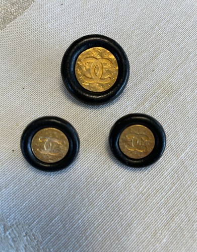 [CHANEL] シャネル ボタン ゴールド 4個 正規品 美品 Vintage CHANEL Black With Gold Buttons, Set Of 4 | eBay