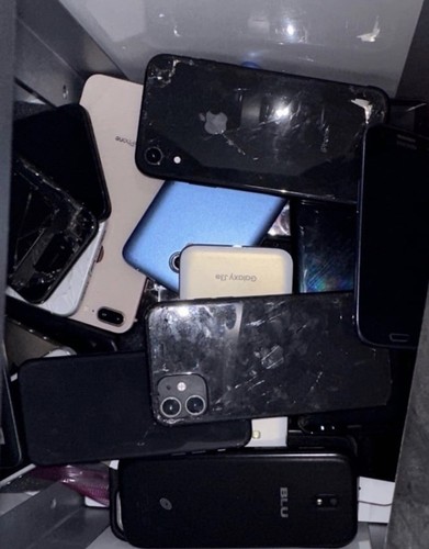 【Apple】iPhone 11 pro（部品取り専用） 61OPp5UtAdL._UF894,1000_QL80_.jpg