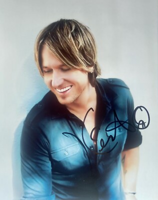 KEITH URBAN SIGNED PHOTO  COA *MINT*