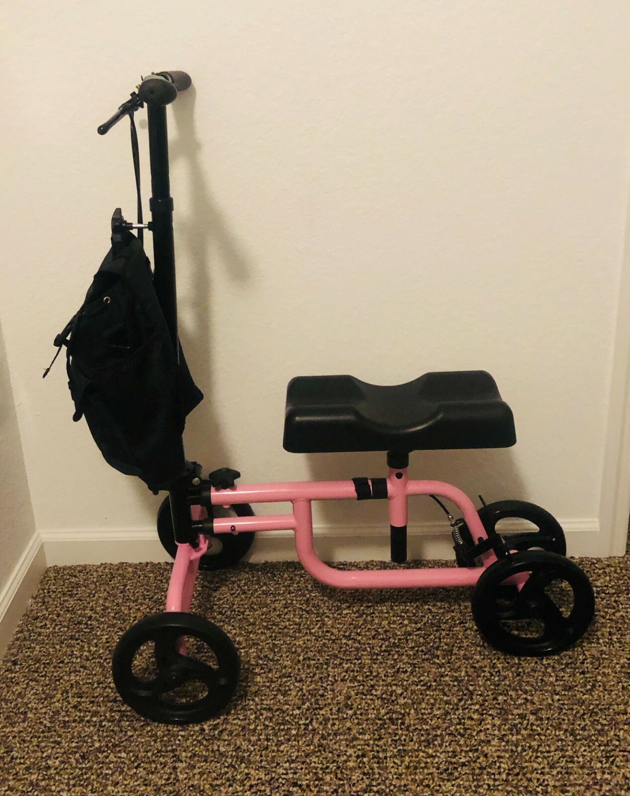 VIVE Knee Walker Scooter for Broken Leg, Foot or knee injury or surgery