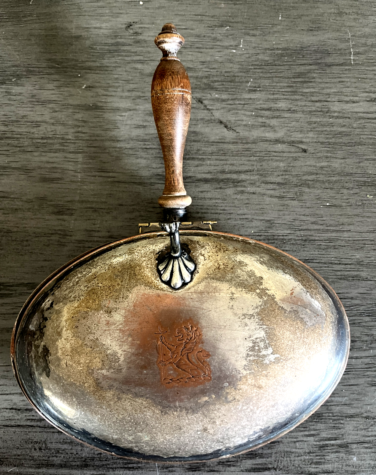 Vtg SHEFFIELD Oval Silent Butler Crumb Catcher w/ LION