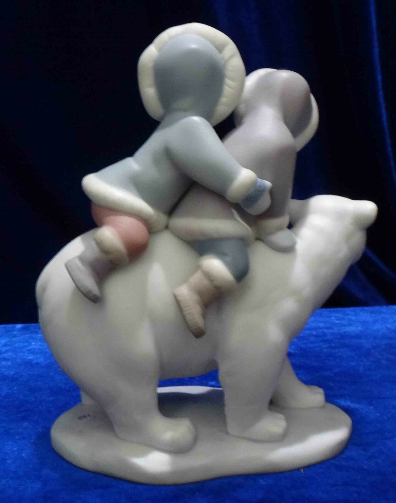 Lladro 5353 Eskimo Riders - matte - Retired