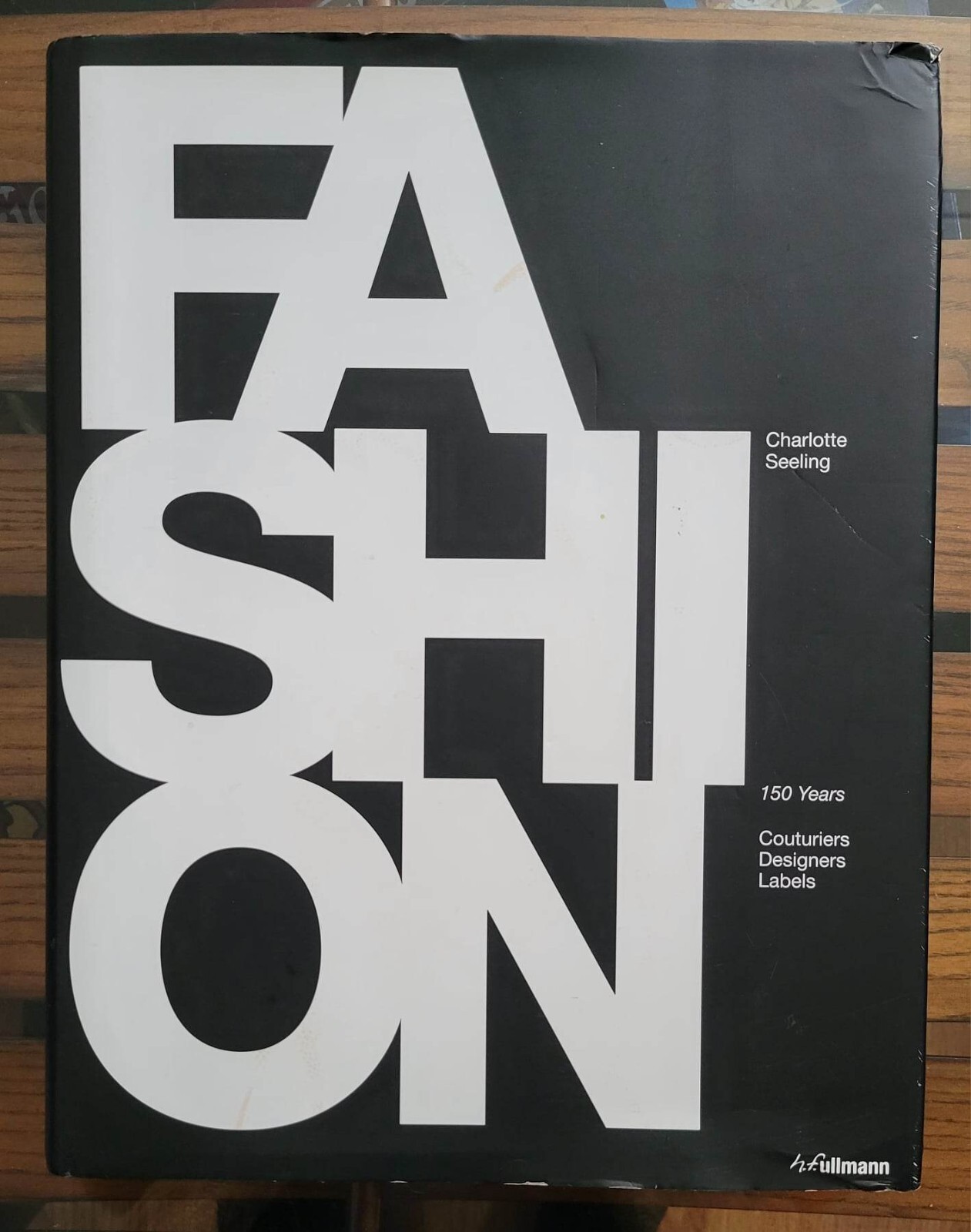 Fashion : 150 Years Couturiers, Designers, Labels by
