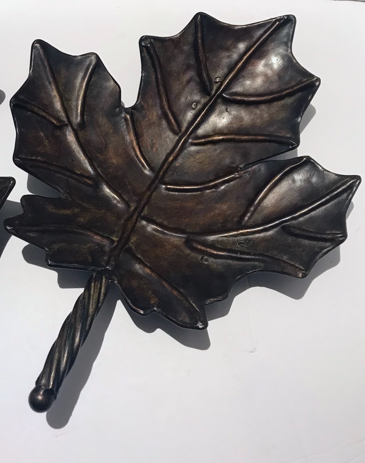 Maple Leaf Shaped Footed Display Trays Metal / Tin Brown Decorative Set of 2