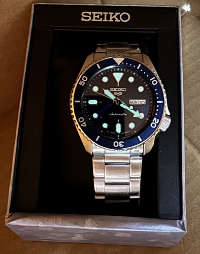 Pre-owned Seiko 5 Automatic Blue Dial Steel Bracelet Men's Watch Srpd51 With Tag