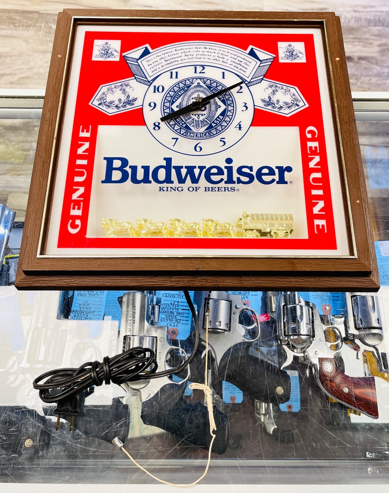 Vintage BUDWEISER Deluxe King of Beers LIGHTED CLOCK SIGN Vintage BUDWEISER Deluxe King of Beers LIGHTED CLOCK SIGN