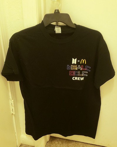 BTS x マクドナルド Tシャツ Mサイズ BTS x MDBonalds Official Logo Short Sleeve T-Shirt And Pouch