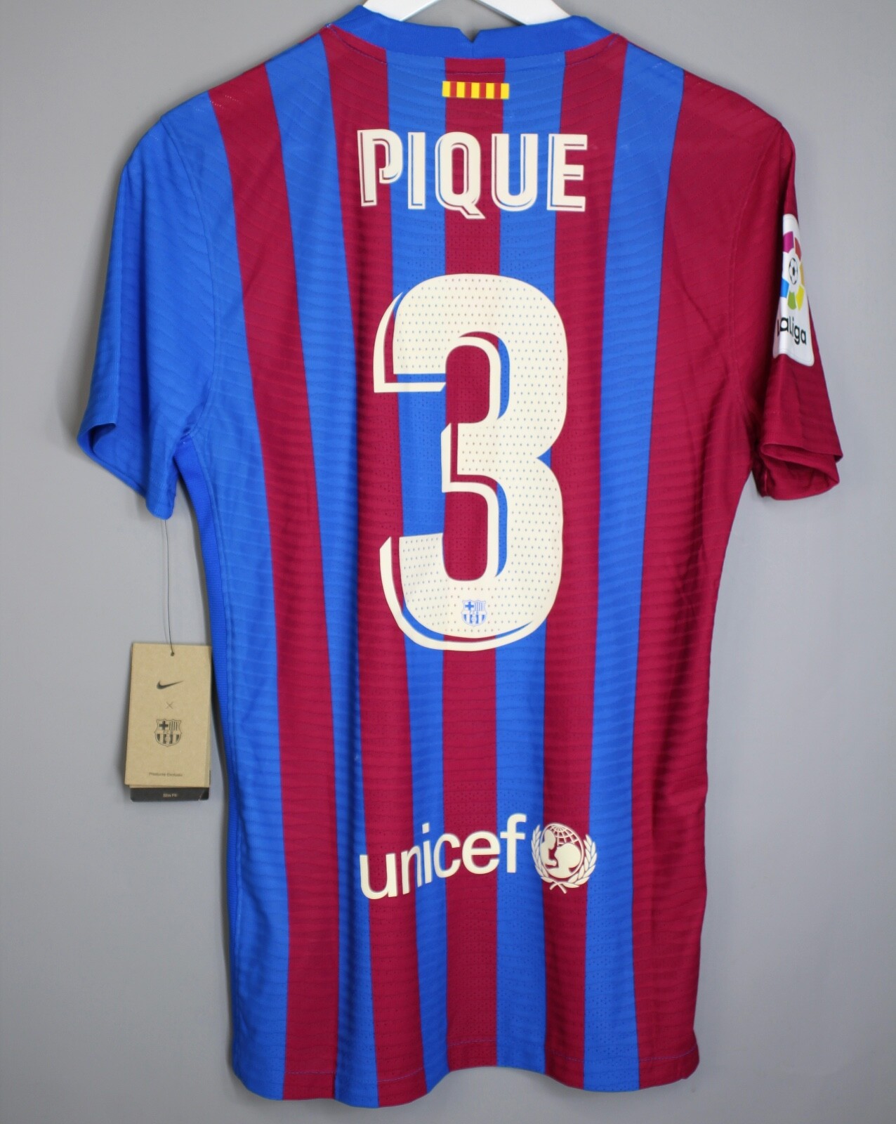 ア*ス様 FC Barcelona DRI-FIT メッシ　シリアル番号ありシャ New With Tags FC Barcelona Academy Pro New York Dri-Fit Nike