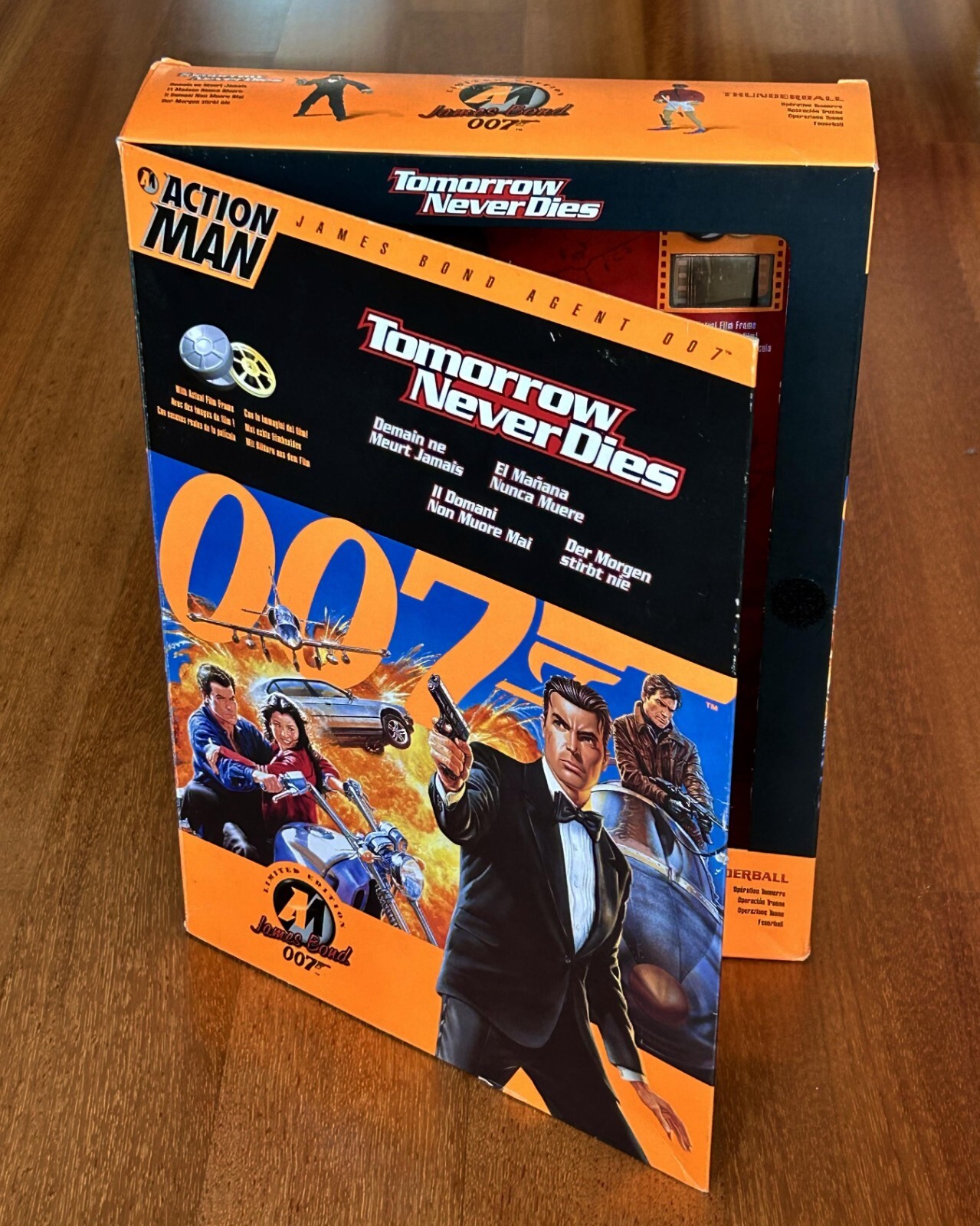 ACTION MAN - JAMES BOND 007 TOMORROW NEVER DIES - ACTION