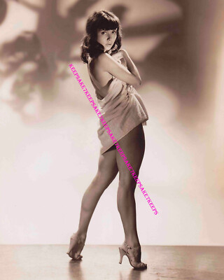 1940's ACTRESS/SINGER JULIE GIBSON IN A TOWEL AND HEELS LEGGY 8x10 PHOTO A-JGIBS
