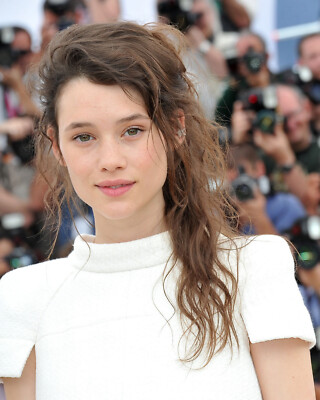 ASTRID BERGES-FRISBEY 8x10 PHOTO *