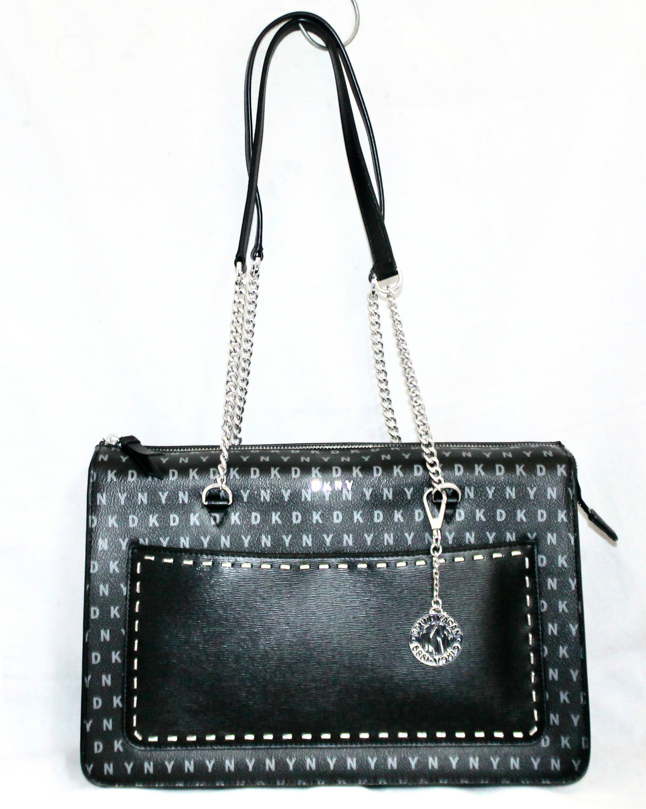 DKNY アジャスターチェーンショルダーバッグ DKNY BRYANT - LG CHAIN FLAP CBODY R24EJ287XLB BLACK/BLACK