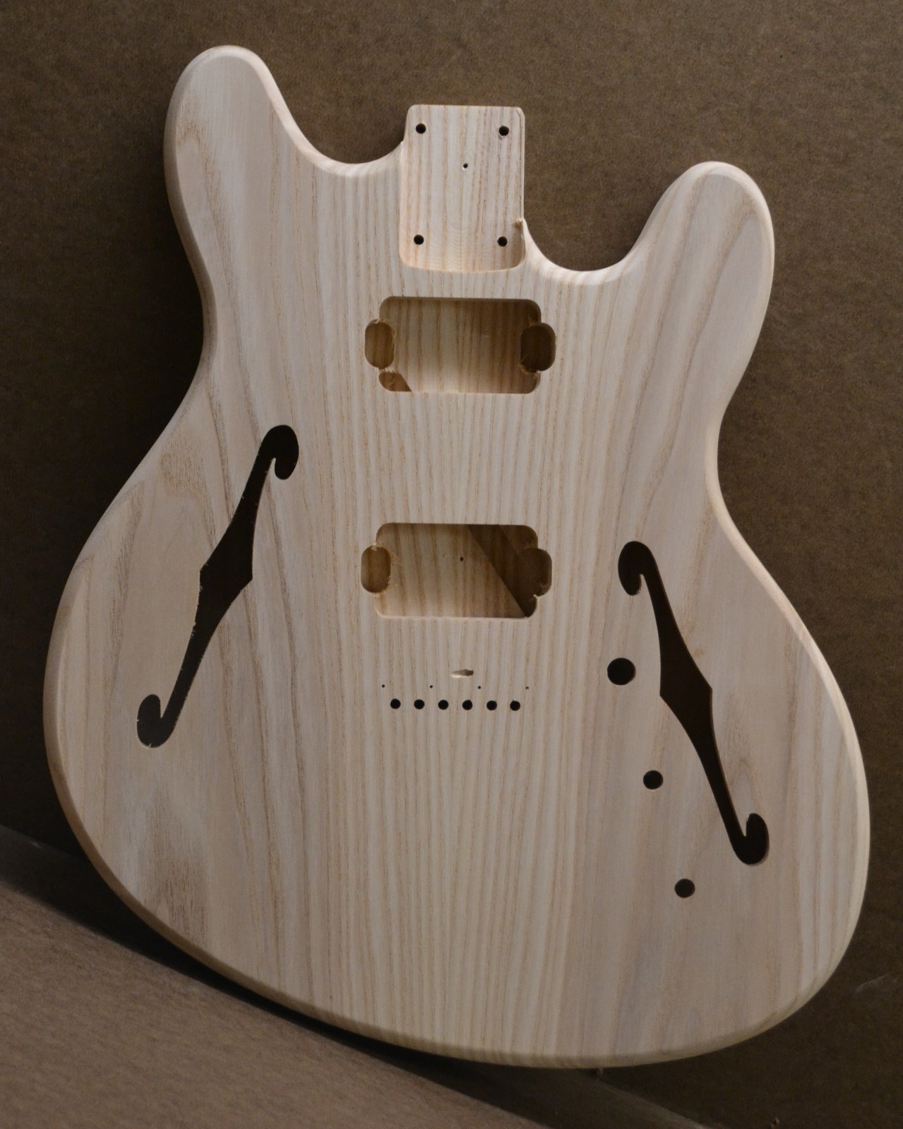 гитара из необычного материала. нижний порожек для гитары из камня. Prudencio saez g6 гитара. самодельная электрогитара. Guitar made.