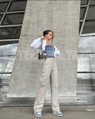 PANTALONES DE CARGA RECTOS AJUSTABLES DE MUJER BERSHKA SS24 GRIS REF 0082 019 81