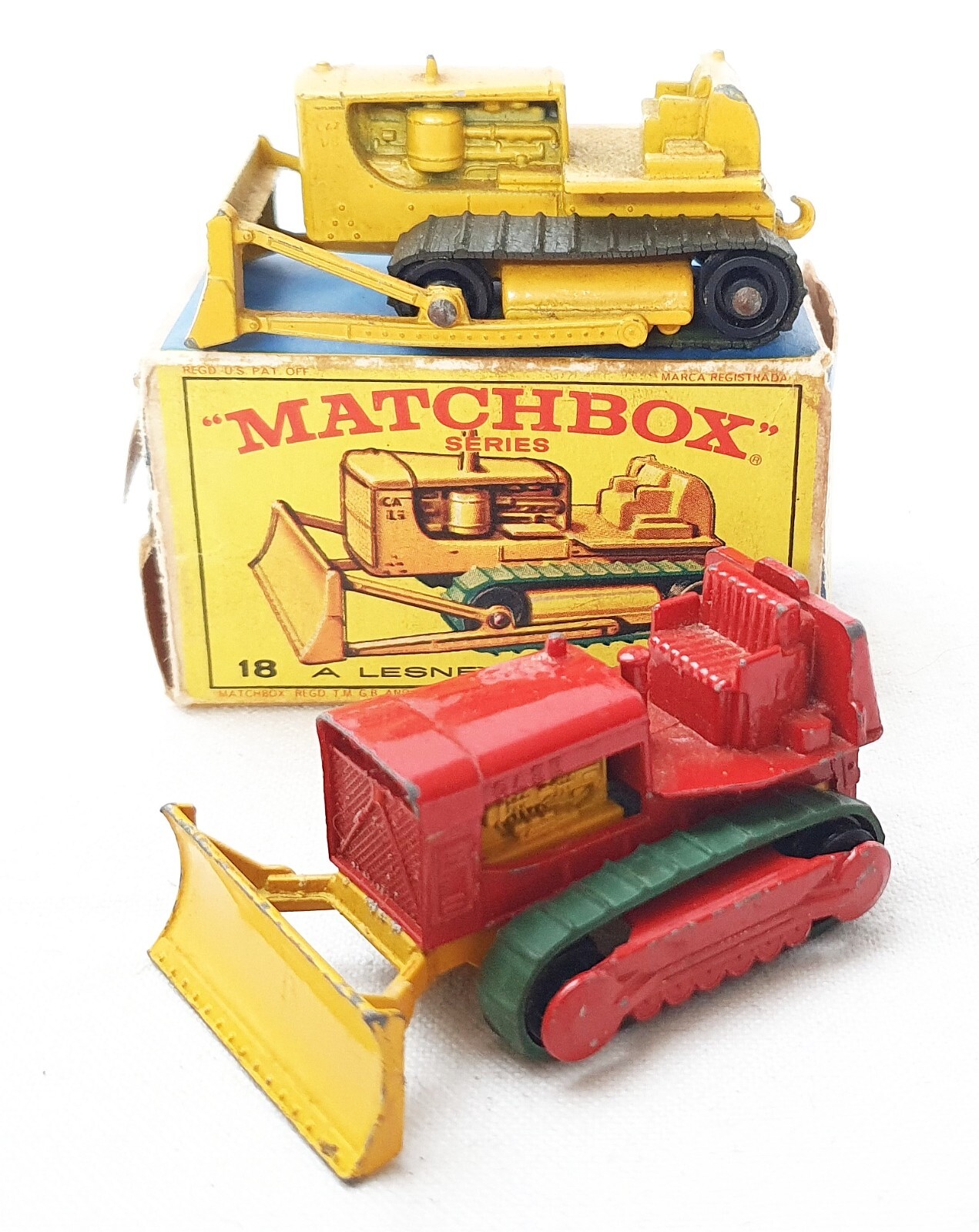 Matchbox Lesney 1:64 CATERPILLAR D8 BULLDOZER & CASE TRACK