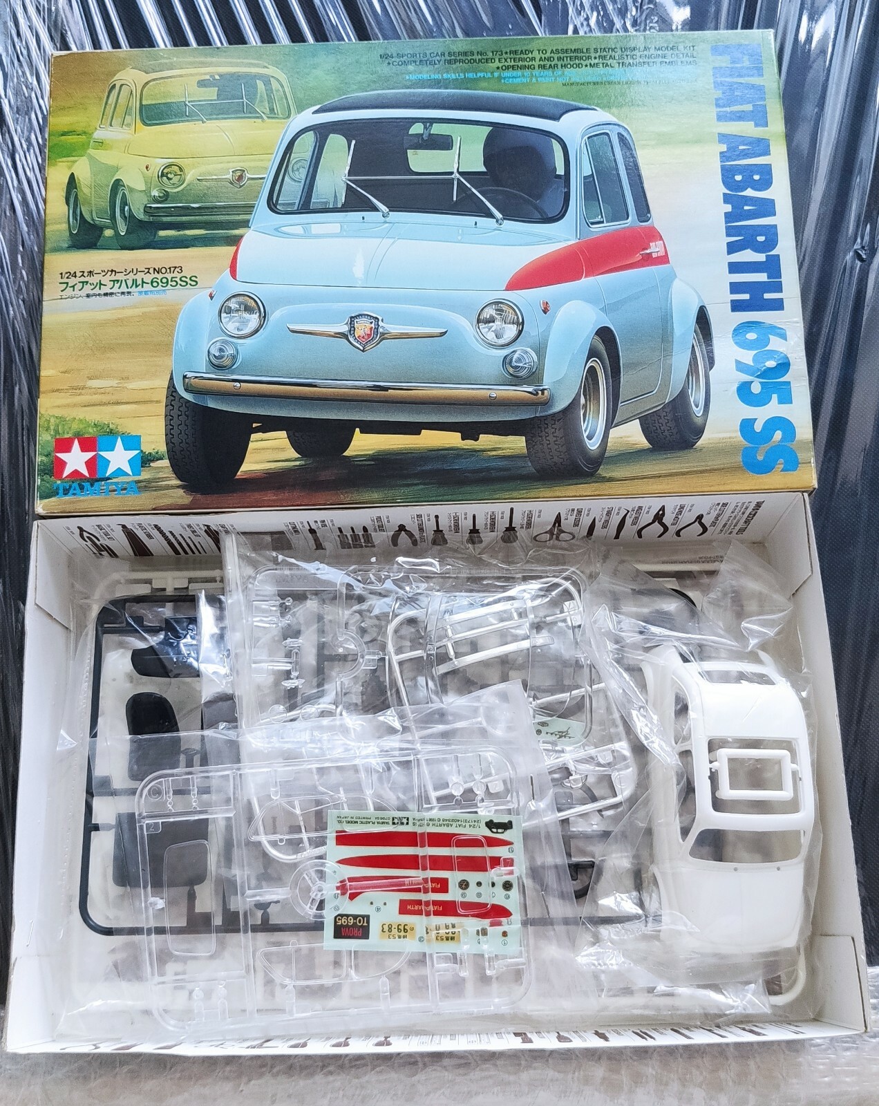 TAMIYA製FIAT ABARTH 695SS 1/24 Tamiya 1/24 Fiat Abarth 695 SS Plastic Model Kit [TAM24173