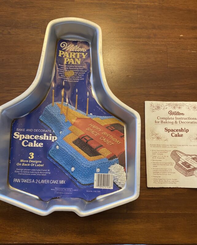 Vintage 1979 Wilton Spaceship Space Invaders Cake Pan Rocket Alien w/ Insert