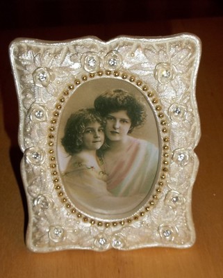 Pearl colored Resin small Picture Frame with Roses and jewels, Photo Frame