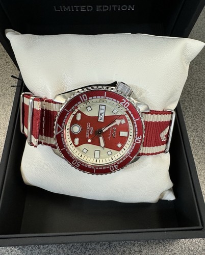 Pre-owned Seiko 5 Sports Men's Honda Super Cub Limited Edition Automatic Watch Srpl23 Red
