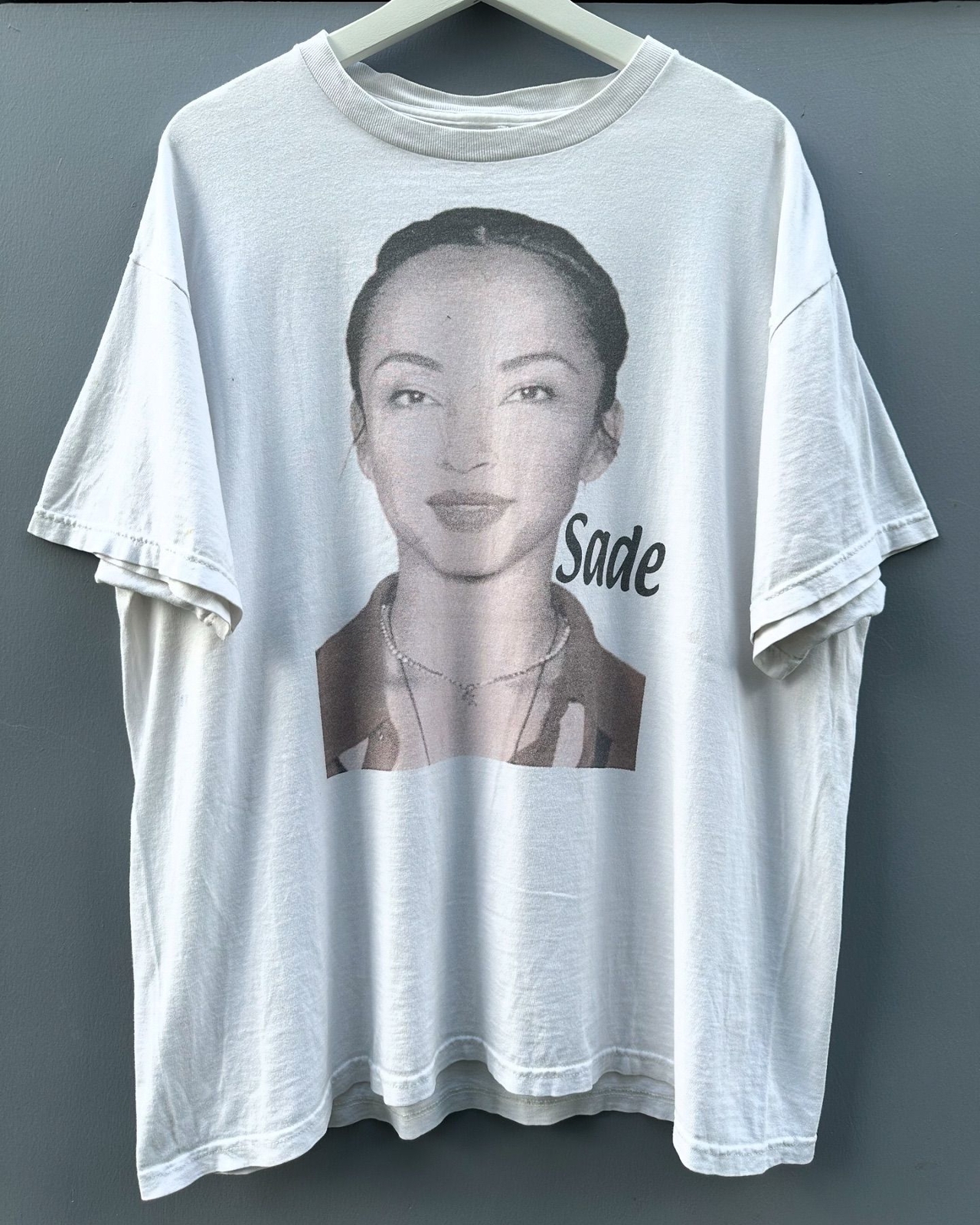 SADE Tシャツ Unfinished Studios 新作 グレー L USA限定Unfinished