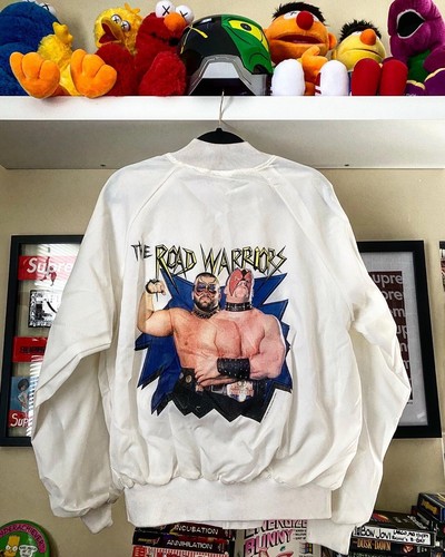 激レア LEGION OF DOOM ピンバッジ WWF ロードウォーリアーズ WWE LEGION OF DOOM LOD OFFICIAL LICENSED 8.5X11 ORIGINAL