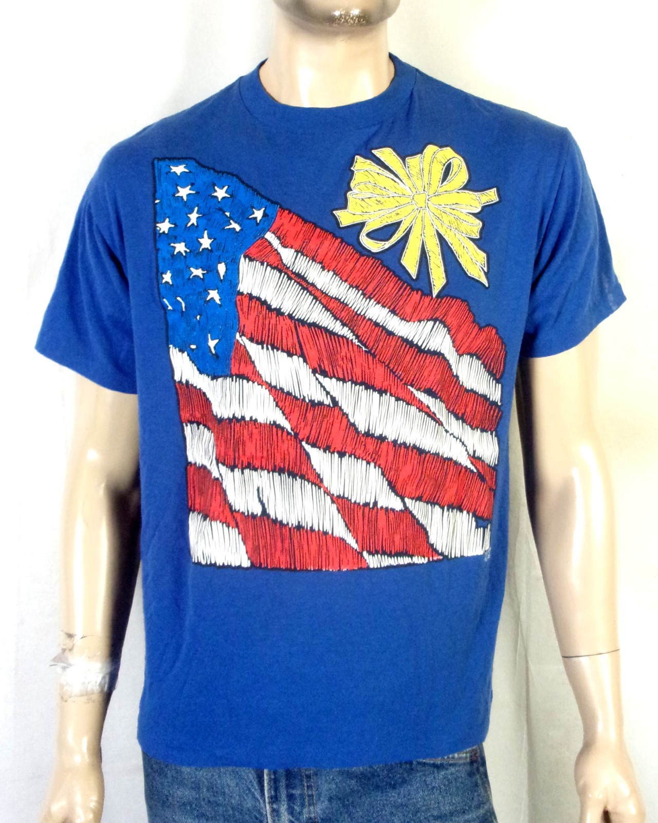 vtg 80s soft thin Retro T-Shirt USA American Flag and a... Yellow Bow? indie M/L