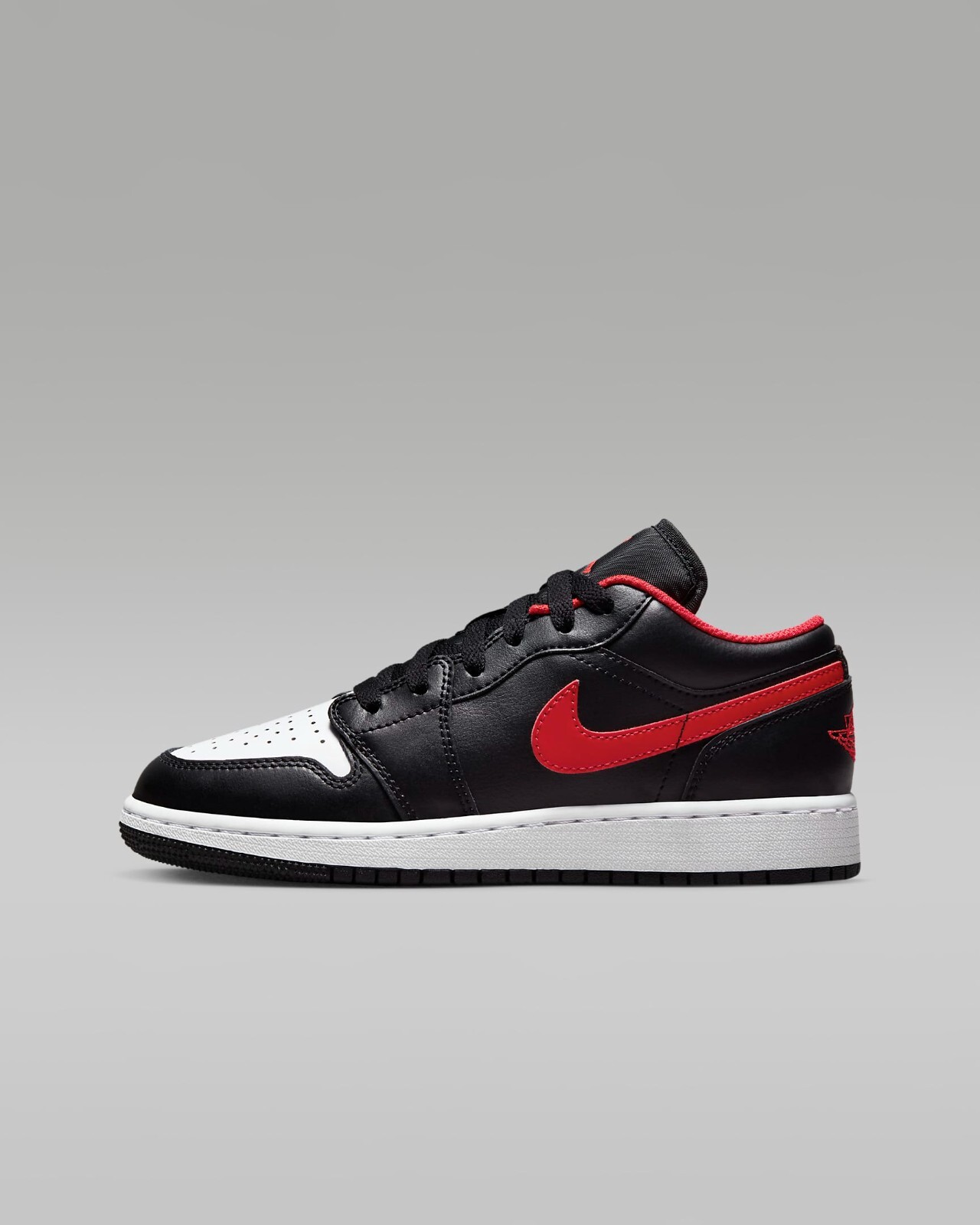 Кроссовки Nike Jordan 1 с низким белым носком Красные, черные 2022 553560-063 GS , размер 6,5 лет , новые