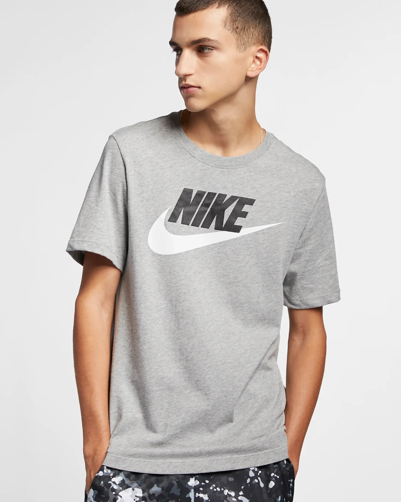 

Мужская футболка Nike Icon Futura темно-серый вересковый/черный/белый AR5004-063, AR5004-063