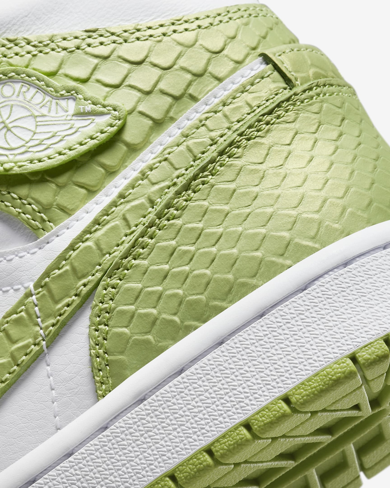 Pre-owned Jordan Women's Air  1 Mid Se White Vivid Green Snakeskin Brand Dv2959-113 In White/white/vivid Green