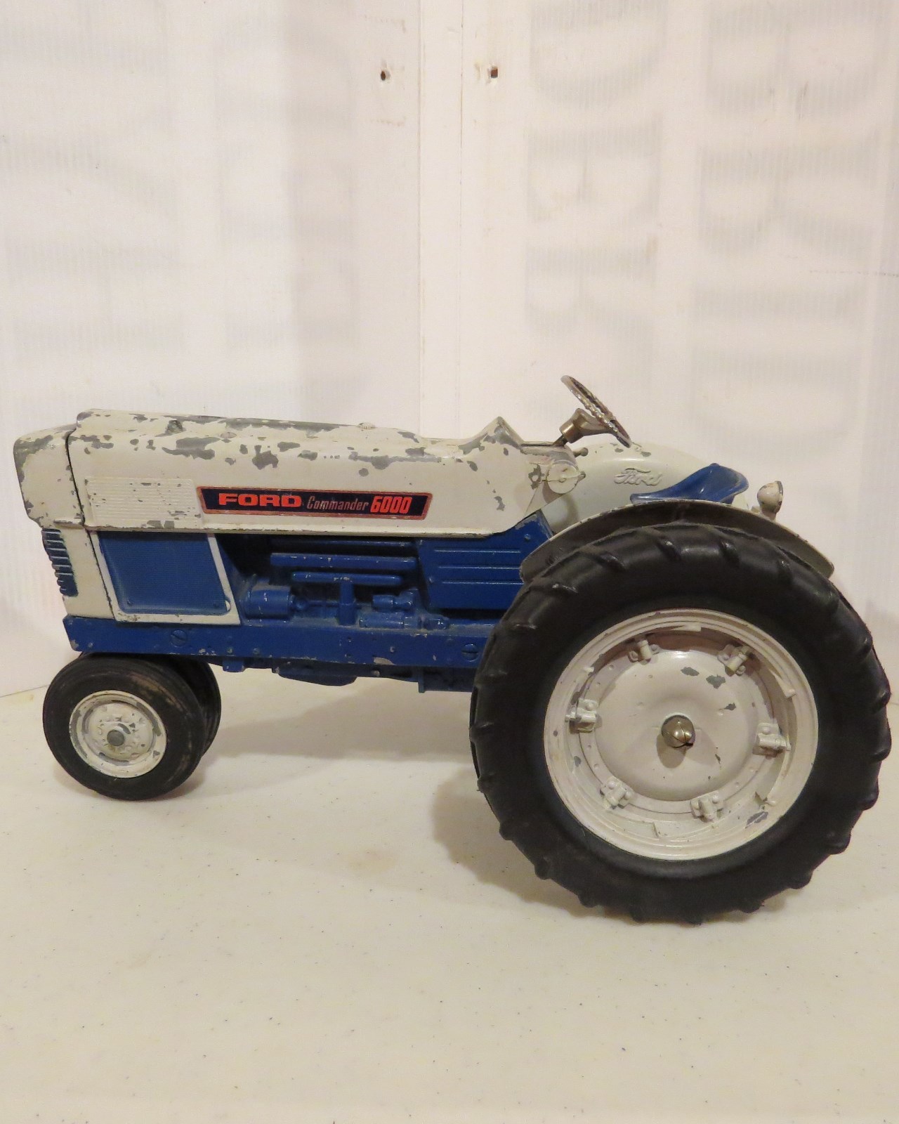 Hubley Ford 6000 Commande FD-023