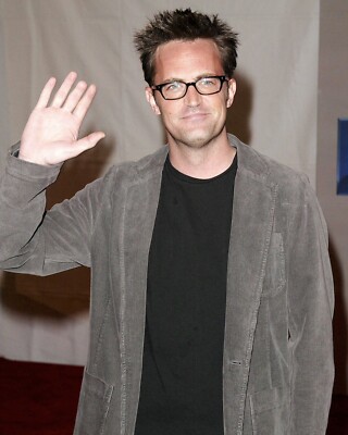 MATTHEW PERRY 8x10 PHOTO