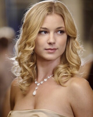 Emily VanCamp 8x10 Photo