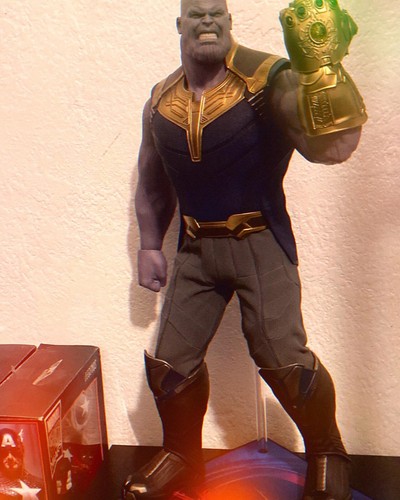 Hot Toys ~ THANOS 1/6 SCALE FIGURE ~ Avengers: Infinity War Hot Toys ~ THANOS 1/6 SCALE FIGURE ~ Avengers: Infinity War