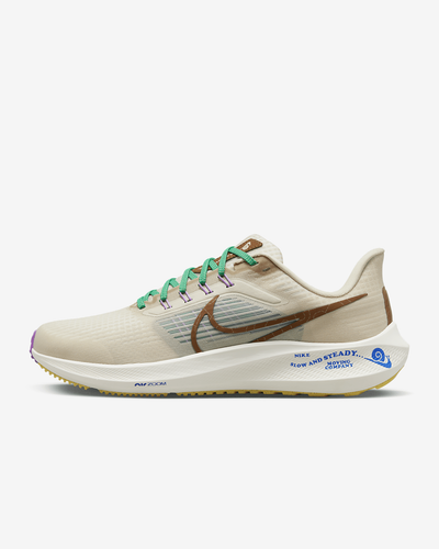 NIKE Pegasus 39 Premium DV8922-100 Sand Drift / Stadium Green