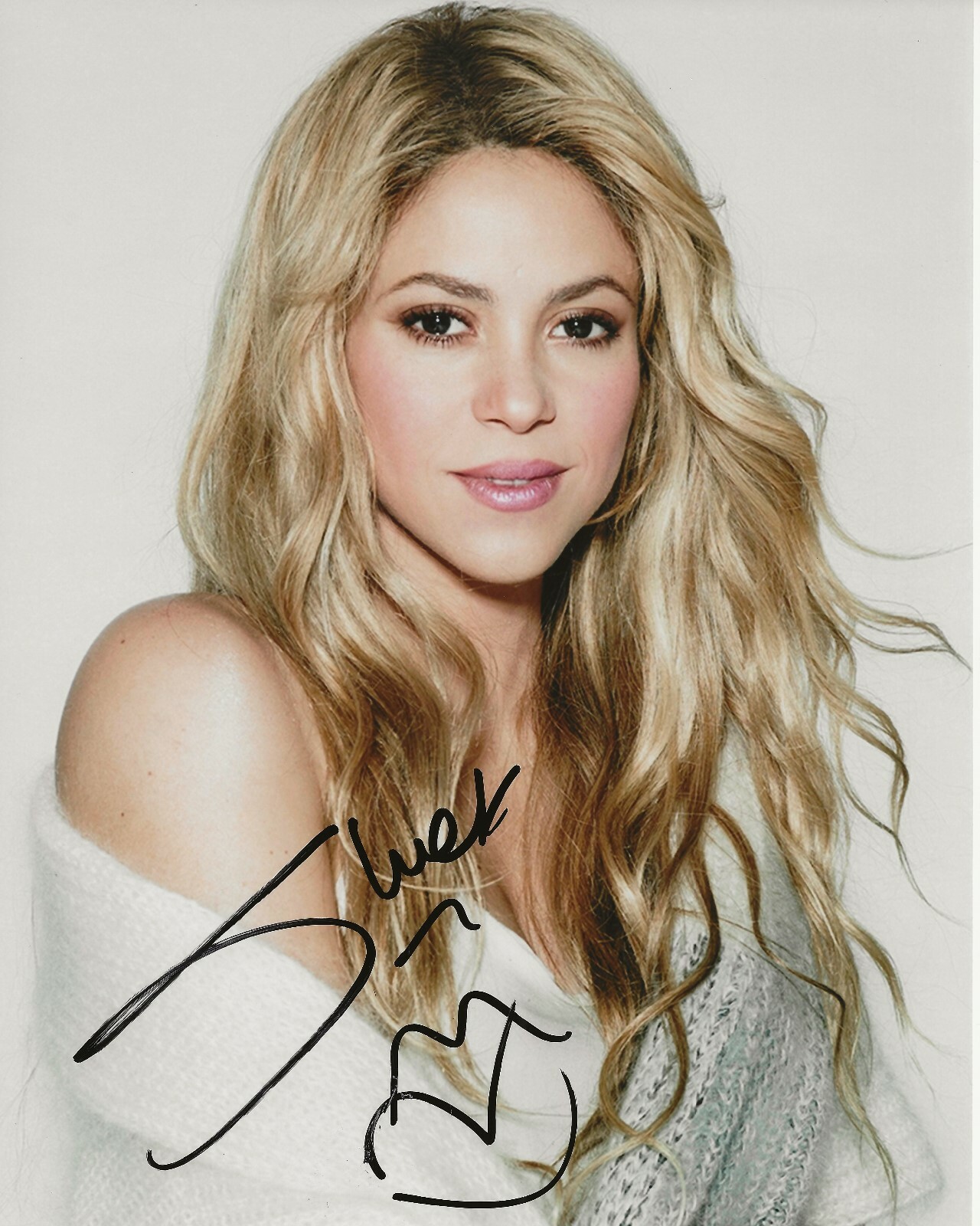 Amazon.co.jp: シャキーラ直筆サイン入り写真…Shakira : おもちゃ