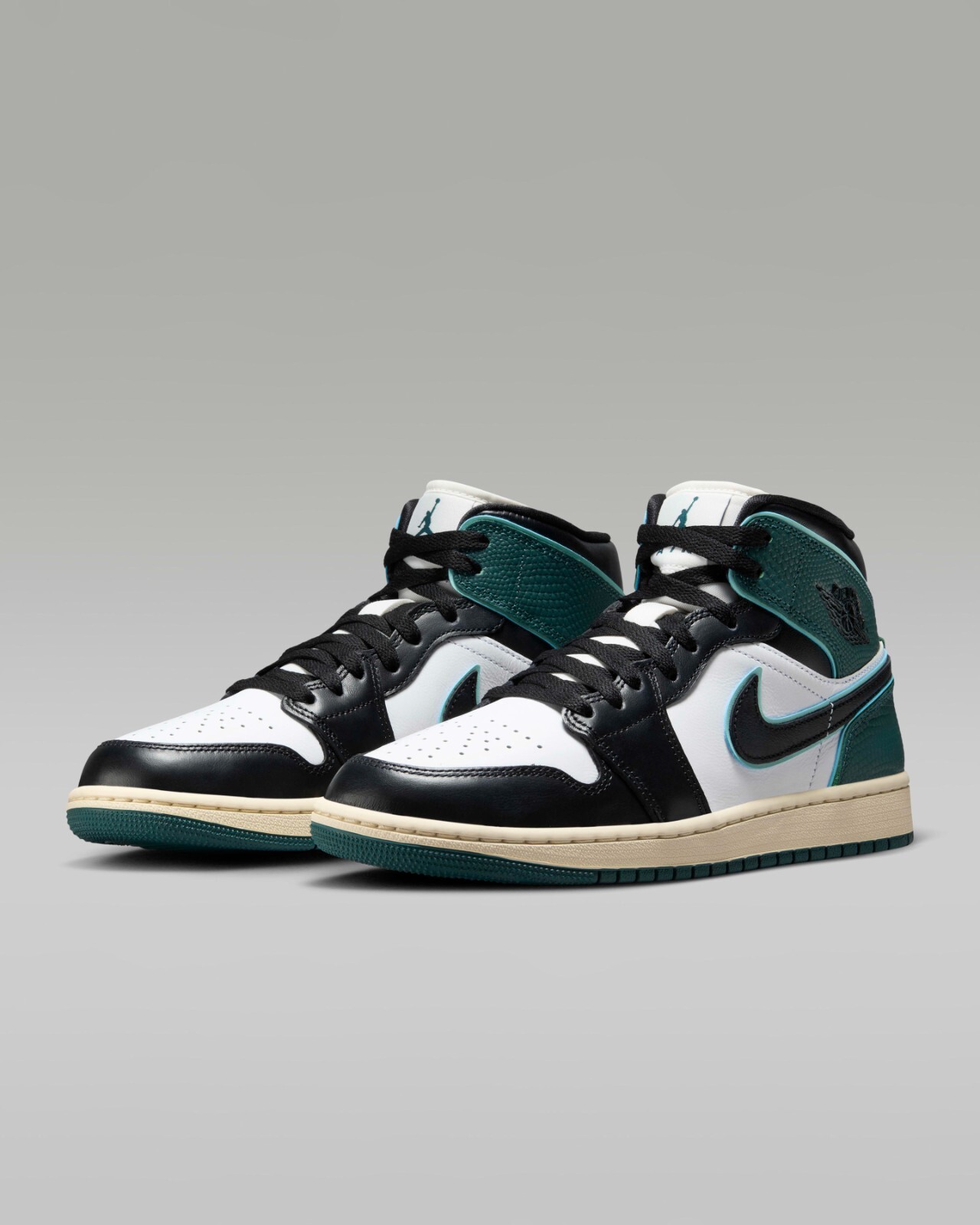 Nike WMNS Air Jordan 1 Mid Nike WMNS Air Jordan 1 Mid