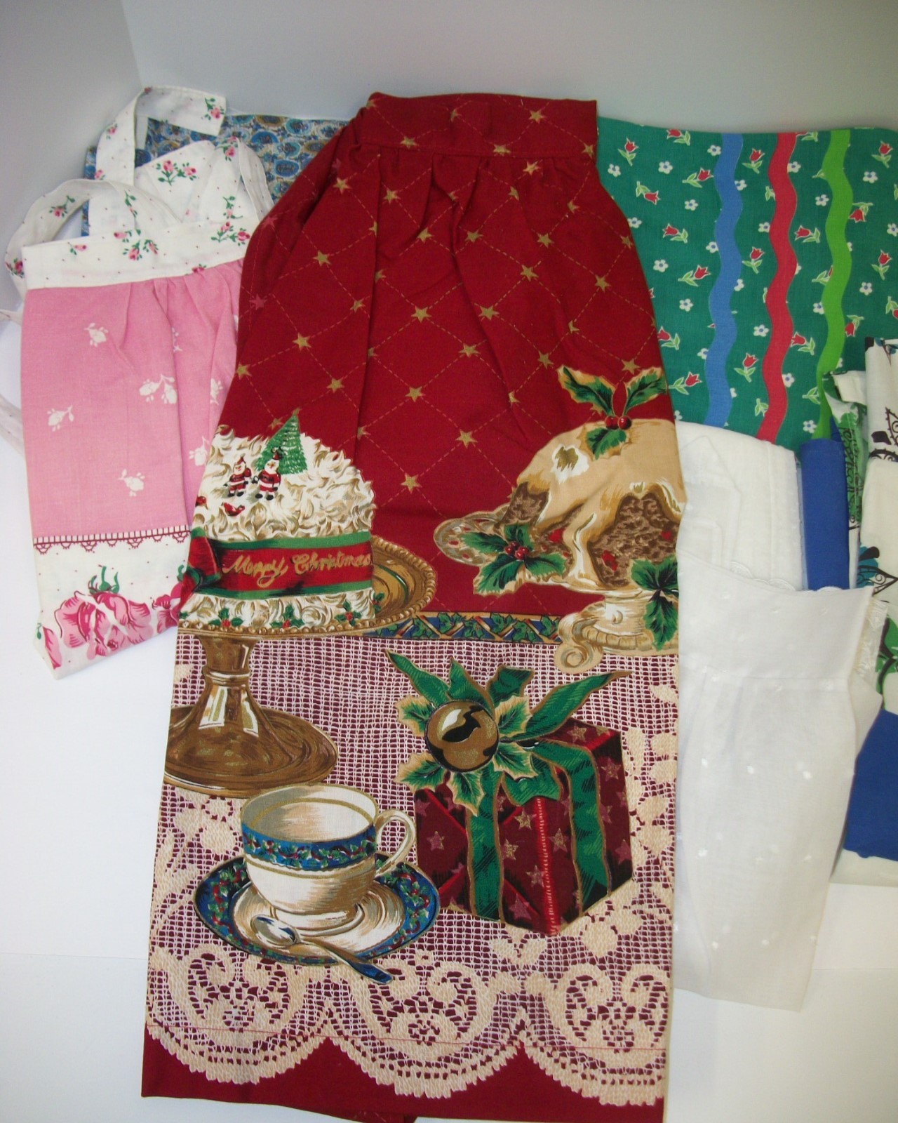 Lot of 7 Vintage Ladies Aprons - Christmas Sheer Floral - Excellent!!