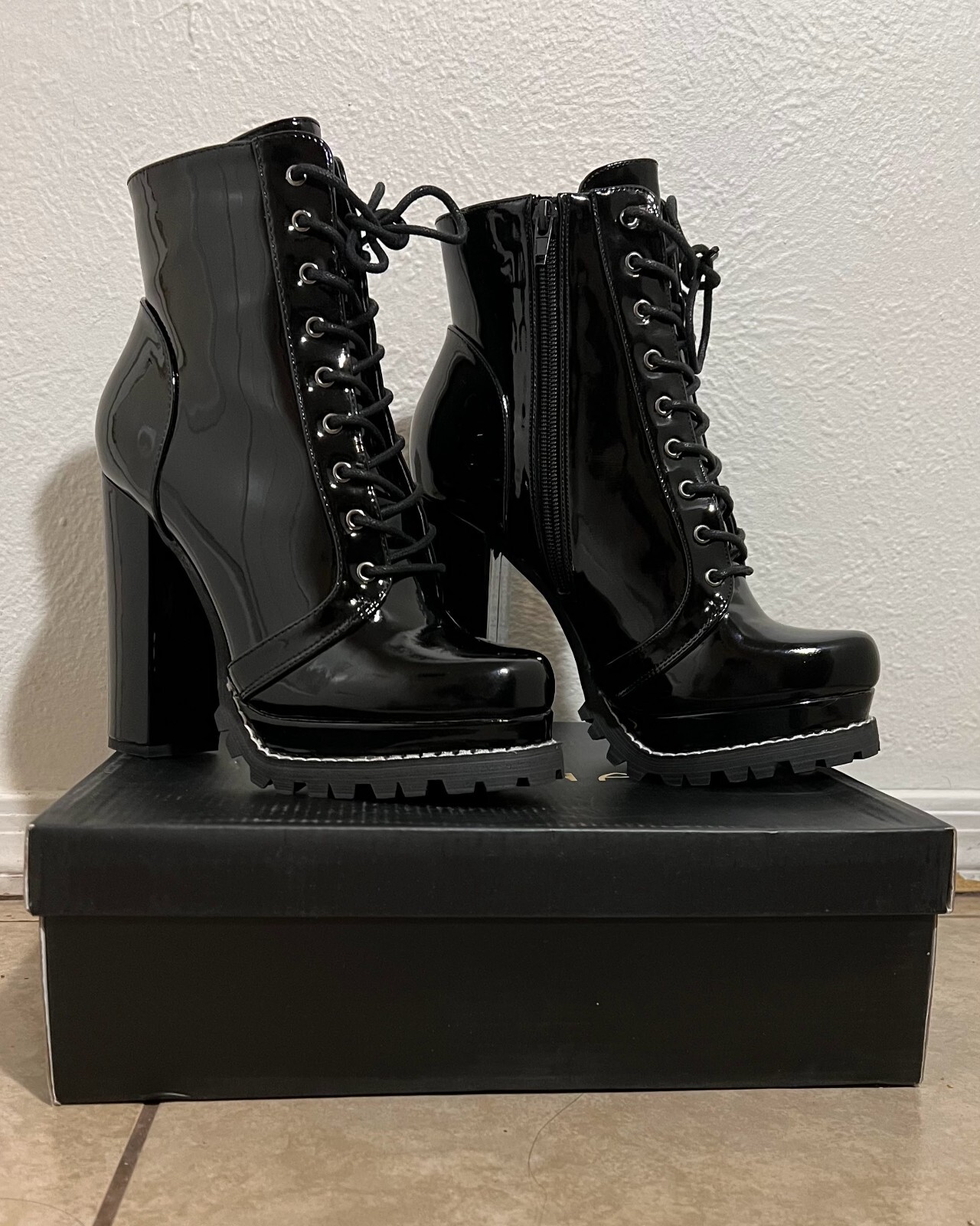 ショートブーツ・ブーティ CAREL Isabelle Ankle Boots - Carel - Leather - Black ショートブーツ・ブーティ Isabelle Ankle Boots - Carel