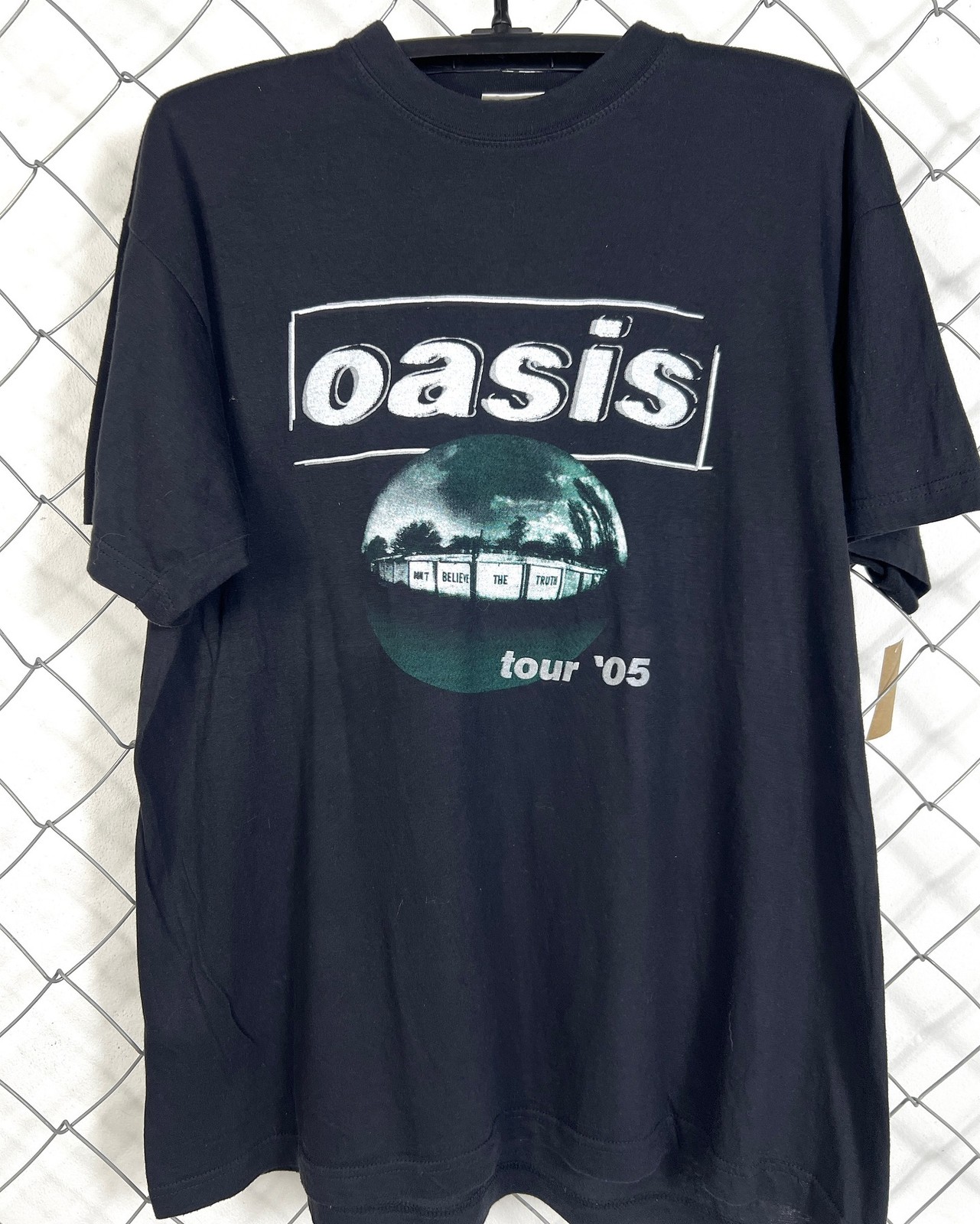 oasis Los Angeles T-shirt M 黒 Amazon.com: Oasis Men's Drawn Logo Slim Fit T-Shirt X-Large