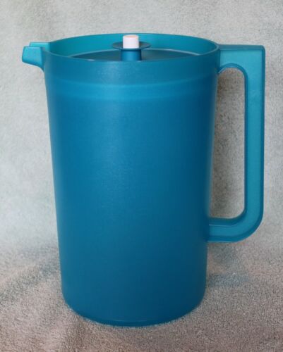 Tupperware CLASSIC SHEER PITCHER w/Matching Seal ~ Blue ~ 1 Gallon ~ BRAND NEW!