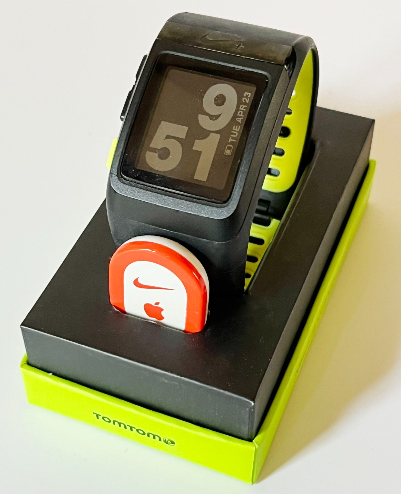 NIKE スポーツウォッチ　GPS Amazon.com: Nike+ SportWatch GPS Powered by TomTom