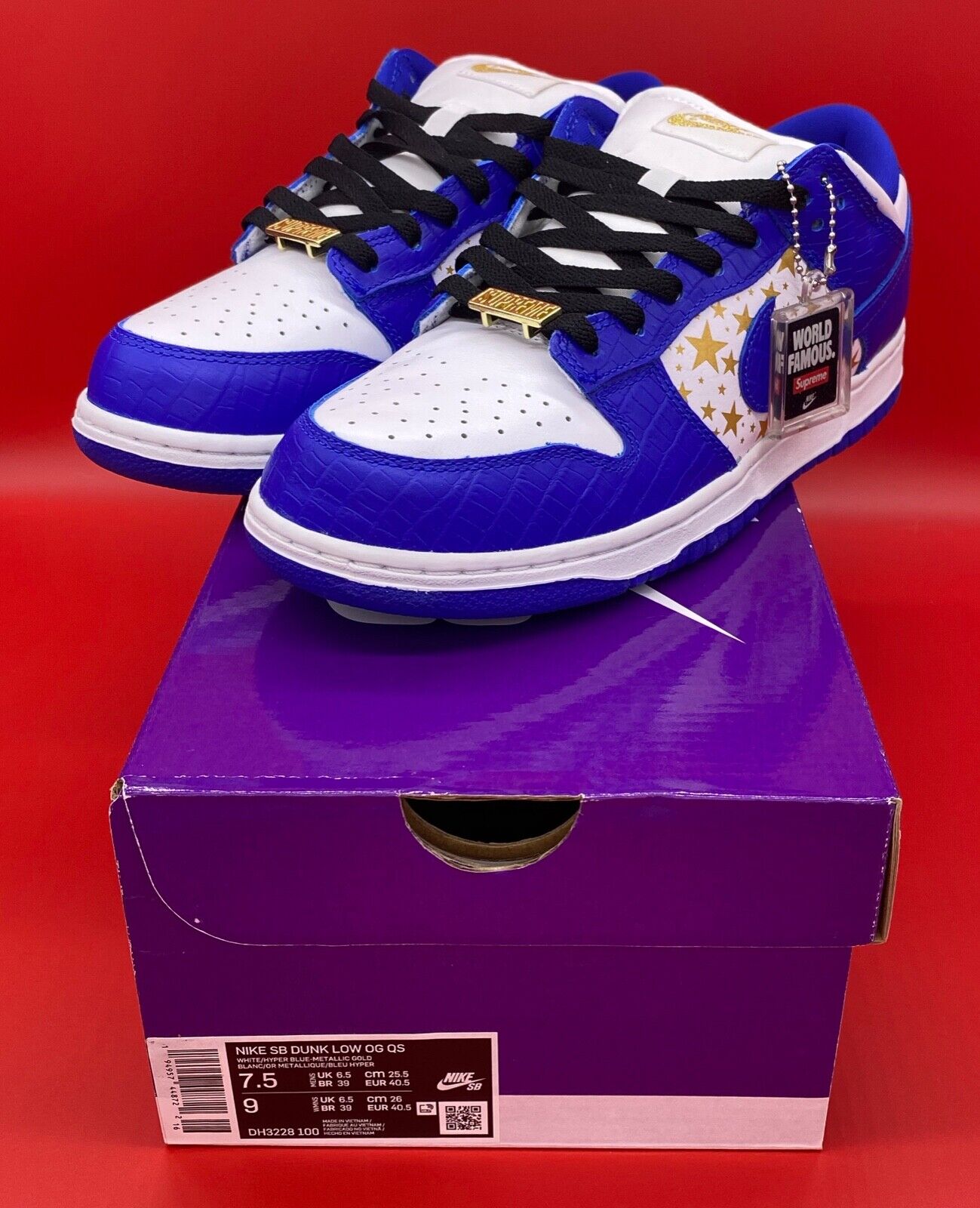 Supreme Nike SB Dunk Low Stars Hyper Royal Blue Sizes 7 7.5 Supreme Nike SB Dunk Low Stars Hyper Royal Blue Sizes 7 7.5