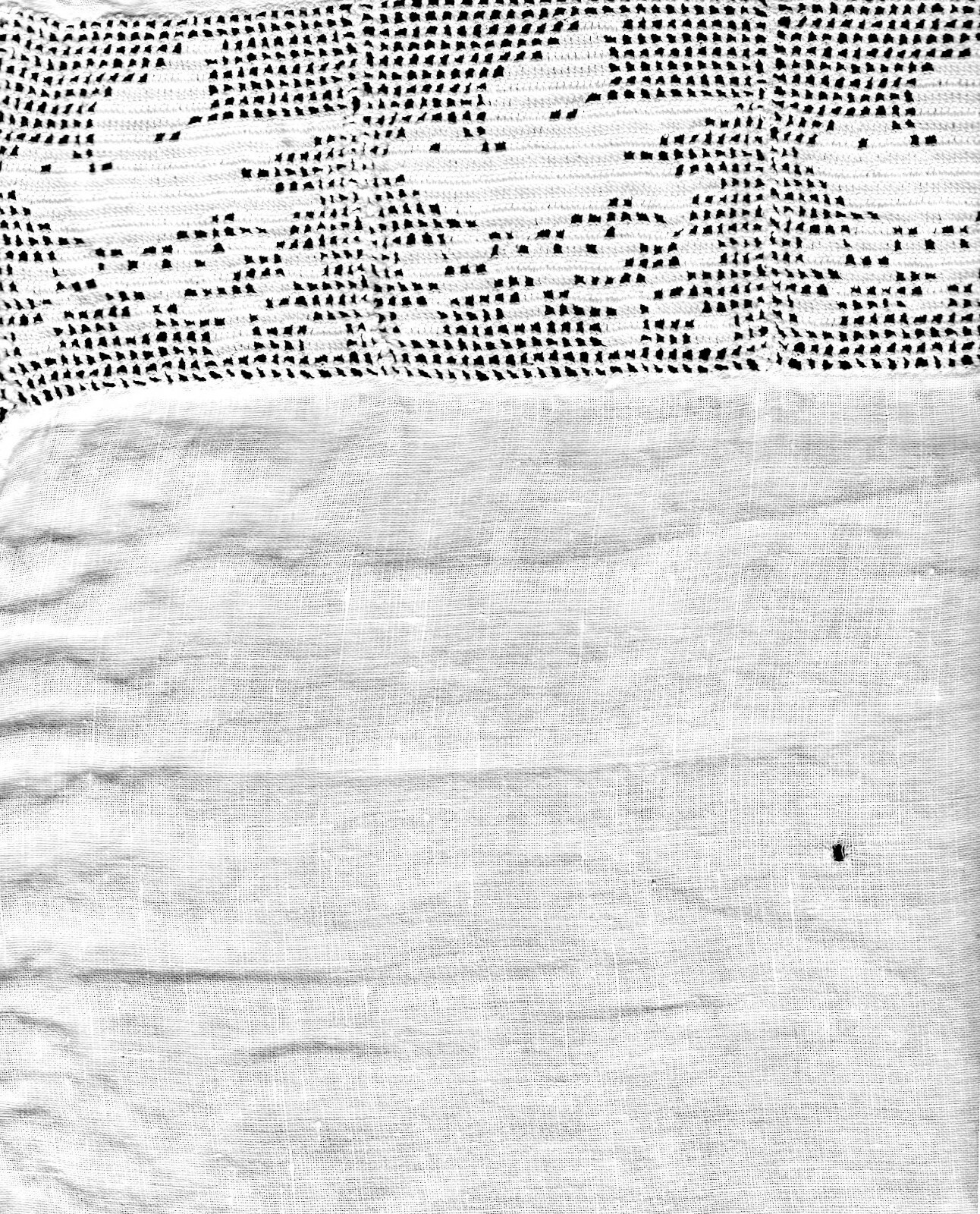 Vntg TABLECLOTH w CROCHETED Edging & BIRDS/DOVES LACE Insert CRAFT CUTTER OR FIX