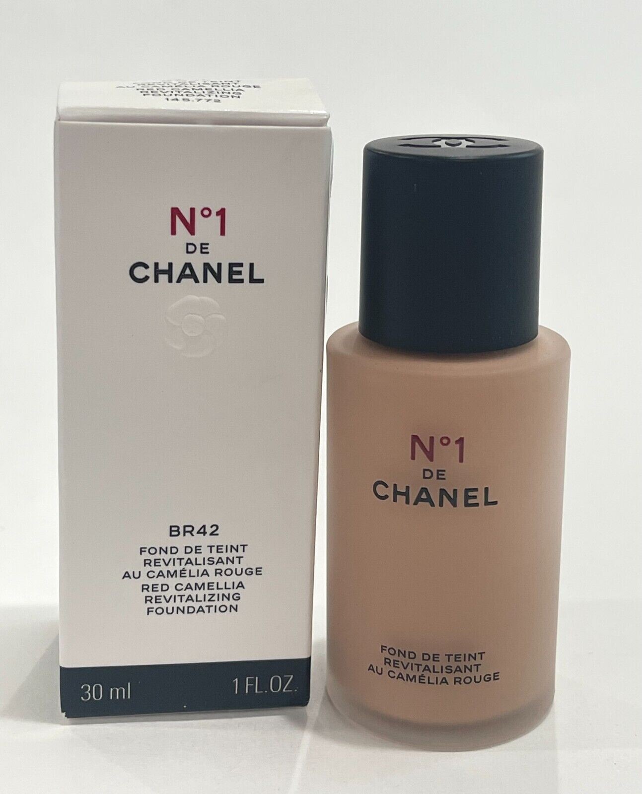 CHANEL N°1 de CHANEL BR12 30ml N°1 DE CHANEL REVITALIZING FOUNDATION Illuminates