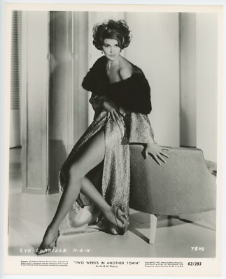 ENTERTAINER ACTRESS/DANCER CYD CHARISSE SULTRY POSE 8X10 REPRINT ONLY