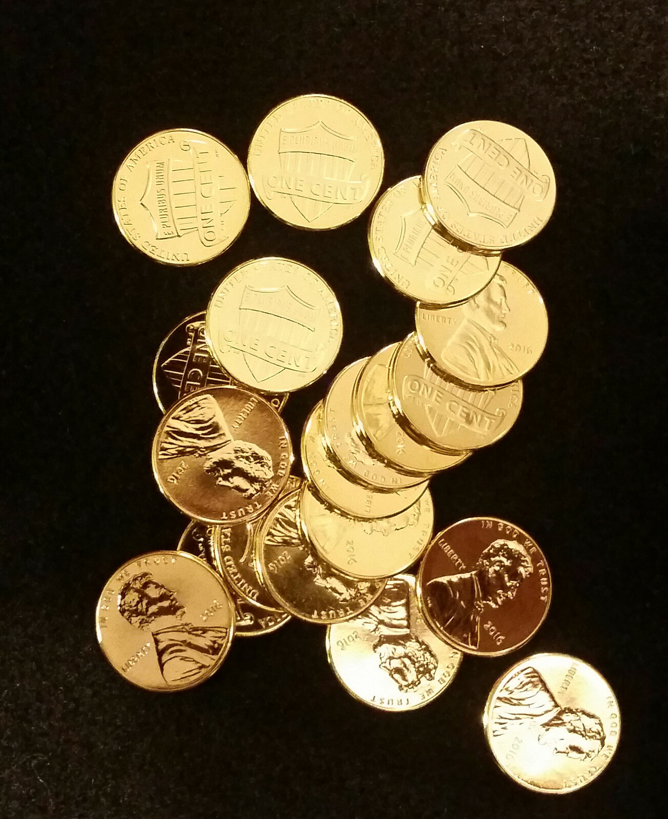 One 2016 24K Gold Plated Lincoln Shield Penny One Cent Uncirculated LOOK!!!