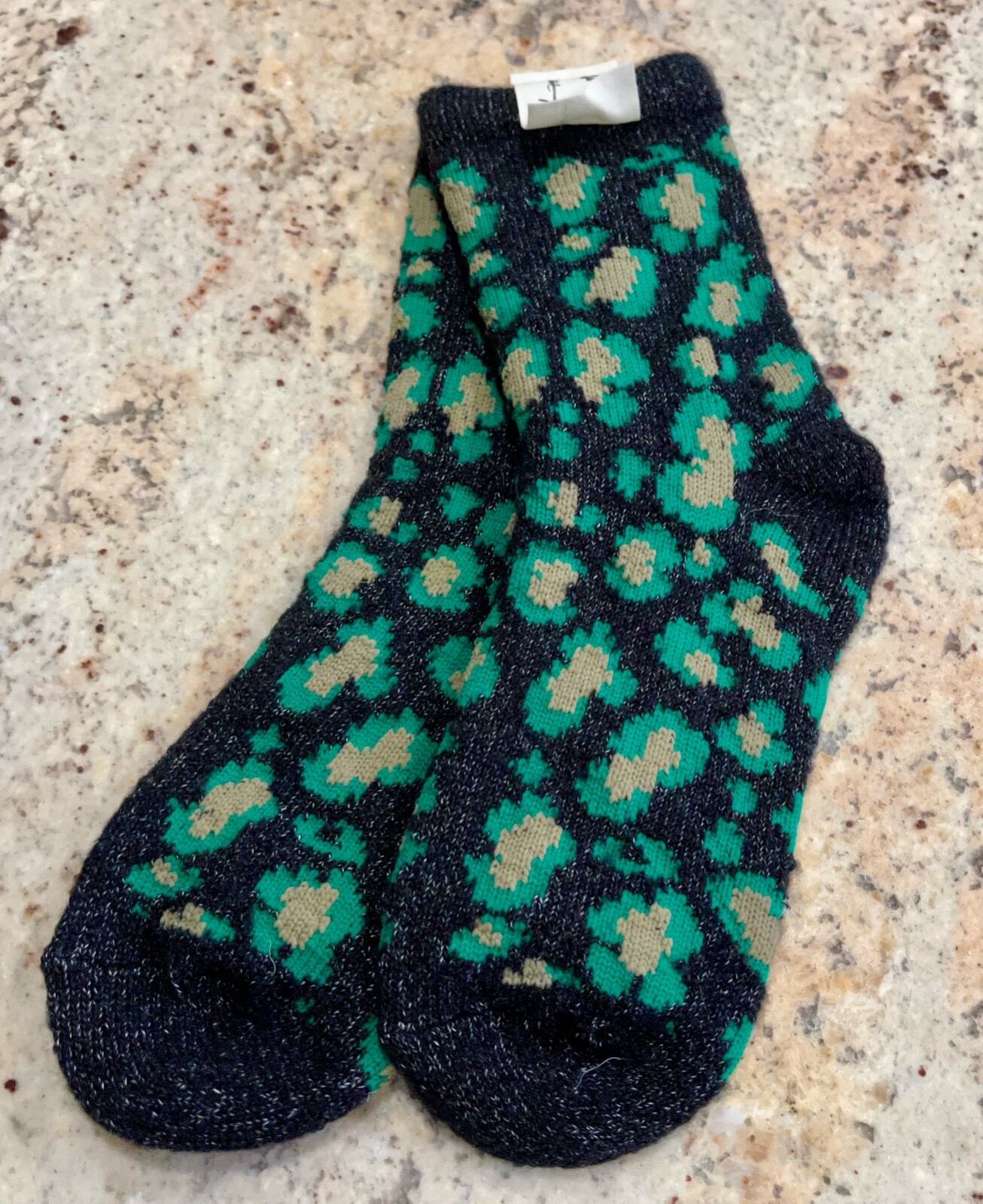 

Носки Free People Зеленые, черные, с леопардовым принтом, Толстые, уютные, NWT, Green black leopard