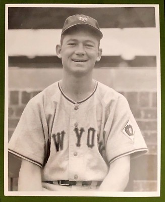 DAVEY WILLIAMS 8X10 + AUTOGRAPHED 3X5 INDEX MAJOR LEAGUER FROM 1949-1955  D.2009