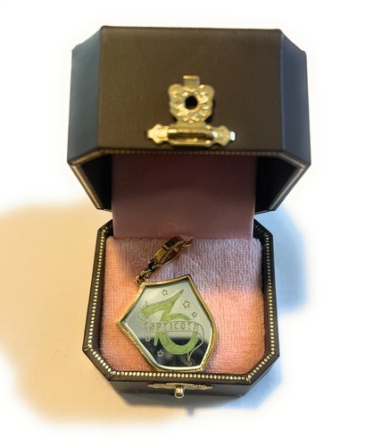 taro様 2007 Juicy Couture Capricorn Zodiac Mirror Charm Shield Very